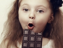 مضرات شکلات برای کودکان